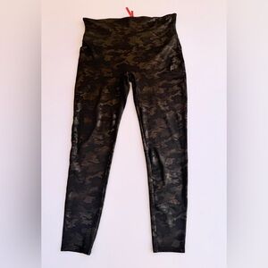 Woman’s Spanx Brand Stretch Pants Black Camo Size 2X​​